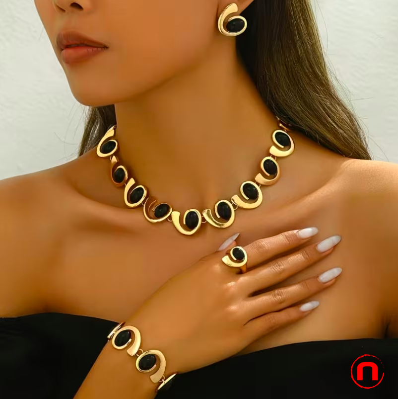 Elegant set of necklaces